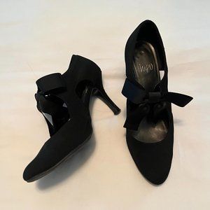 Tie-Time Impo Black Pumps with Bow - Size 8